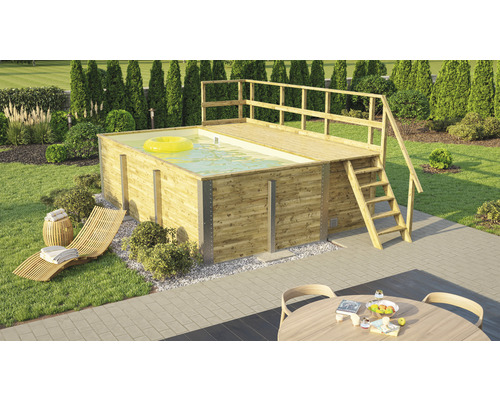 Holzpool mit Plattform, Leiter und gelbem Schwimmring im Garten