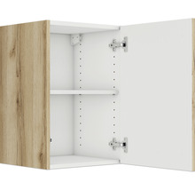 Offener Hängeschrank mit einem Einlegeboden und einer Tür mit Holzdekor