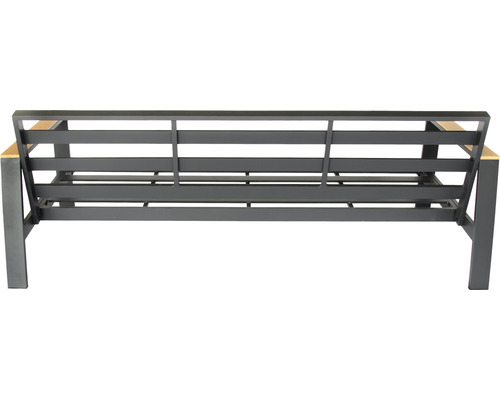 Rückansicht eines grauen Gartensofas mit Holzarmlehnen