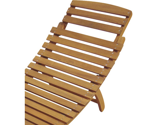 Detailansicht einer Holzliege für den Garten