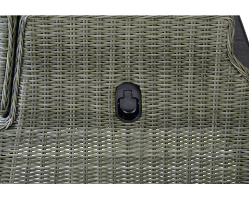 Detailansicht eines Möbelstücks mit Geflechtstruktur und einem Griff zur Öffnung