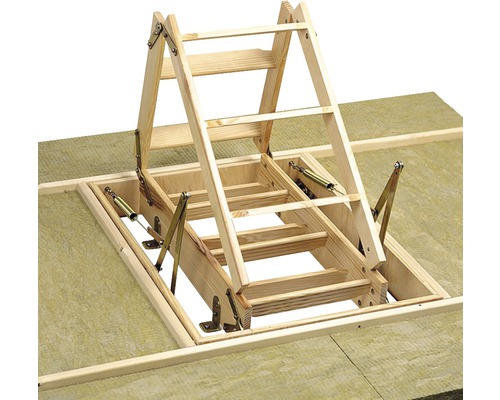 Ausgezogene Bodentreppe aus Holz