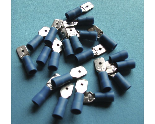 Mehrere Kabelschuhe mit Flachsteckhülsen