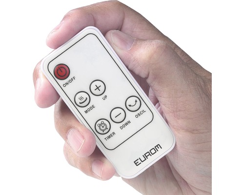 Eine Hand hält eine weiße Fernbedienung von Eurom.