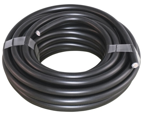 Schwarzes Erdkabel auf einer Rolle