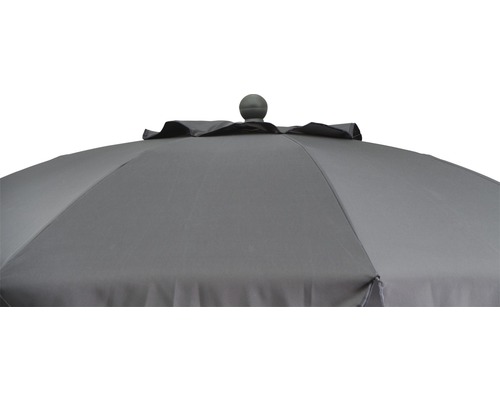 Nahaufnahme eines grauen Gartenschirms