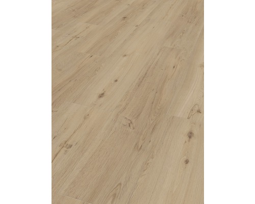 Detailaufnahme von Laminatboden in Holzoptik.