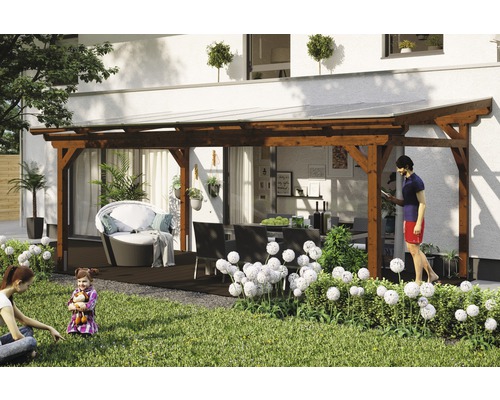 Terrassenüberdachung SKAN HOLZ Sanremo 648x350 cm nußbaum Holzterrasse mit Sitzgruppe und Personen im Garten