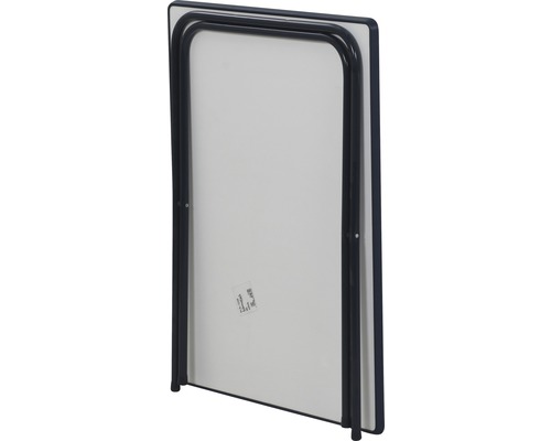 Zusammengeklappter Klapptisch für den Innenbereich