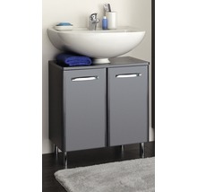 Badezimmer mit Waschbecken, Armatur, Unterschrank mit zwei Türen und Handtuch