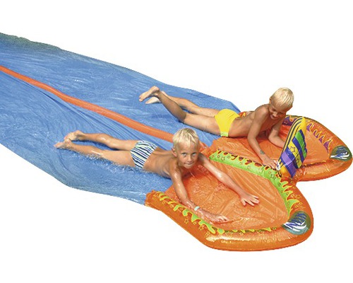 Wasserrutsche Race mit 2 Bahnen und Zielfahne 650 x 180 cm Wasserrutsche mit zwei Kindern, die darauf spielen