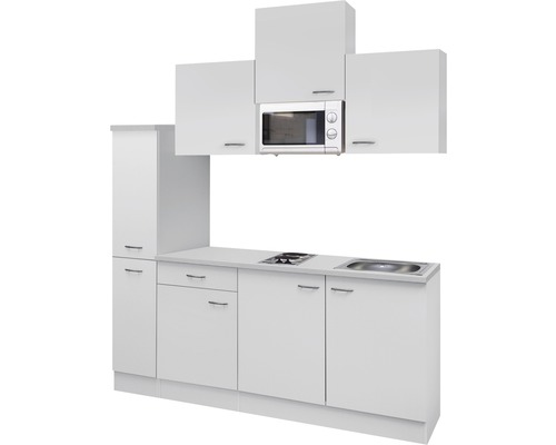 Weiße Küchenzeile mit Mikrowelle, Spüle und Kochfeld