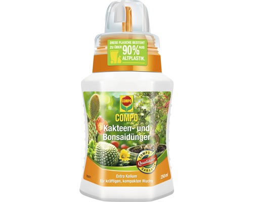 Compo Kakteen- und Bonsaidünger in einer Flasche, die zu über 90 Prozent aus recyceltem Kunststoff besteht.