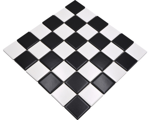 Quadratische Mosaikfliesen in Schachbrettmuster