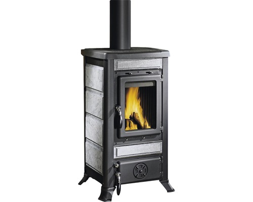 Holzofen mit Ofenrohr und Sichtfenster