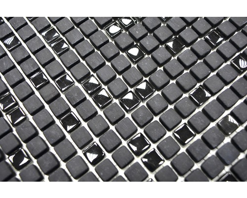Quadratische Mosaikfliesen aus Stein und Glas