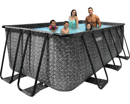 Rechteckiger Pool mit Stahlrahmen und Personen im Wasser