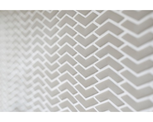 Detailansicht von Fliesen im Pfeildesign für Wandgestaltung