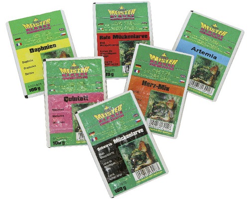 Mehrere Packungen Meister-Fischfutter