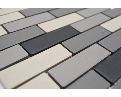 Mosaikfliesen in verschiedenen Grautönen