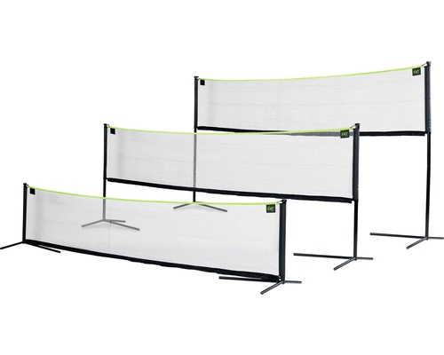 Drei Badmintonnetze in verschiedenen Höhen mit schwarzen Rahmen und Netzen auf Metallfüßen