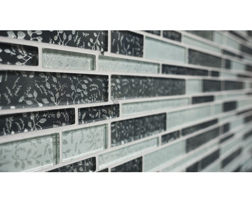 Wandfliesen mit floralem Muster aus Glasmosaik