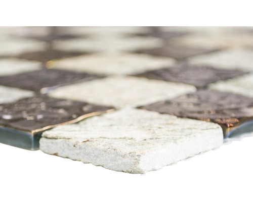 Mosaikfliese mit quadratischem Muster Nahaufnahme