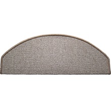 Halbrunde Treppenstufe aus Teppich