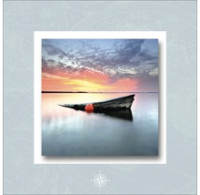 Dekoration mit einem Boot im Wasser