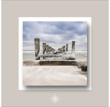 Fotografie einer Seebrücke im Winter