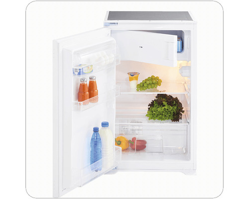 Geöffneter Kühlschrank mit Lebensmitteln