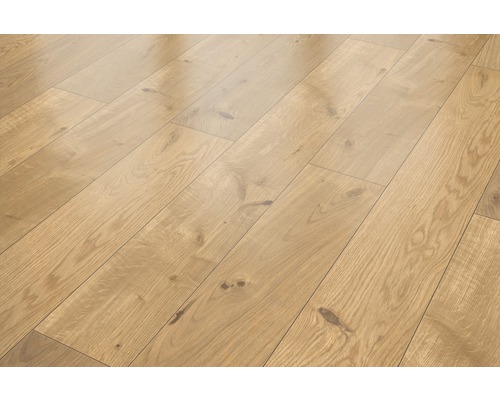 Holzfußboden aus Eiche verlegt