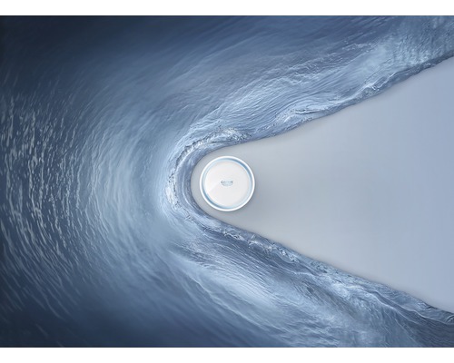 Grohe Logo auf einer Abdeckung vor einem Wasserhintergrund
