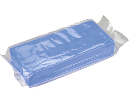 Blaue Knetmasse in Folie verpackt