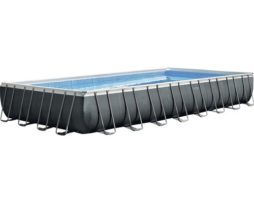 Rechteckiger Pool mit Stahlrahmen und Wasseroberfläche