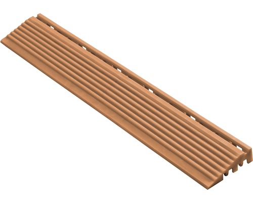 Terrassendiele aus Holz mit geriffelter Oberfläche