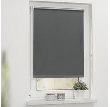 Graues Rollo am Fenster für den Sonnenschutz