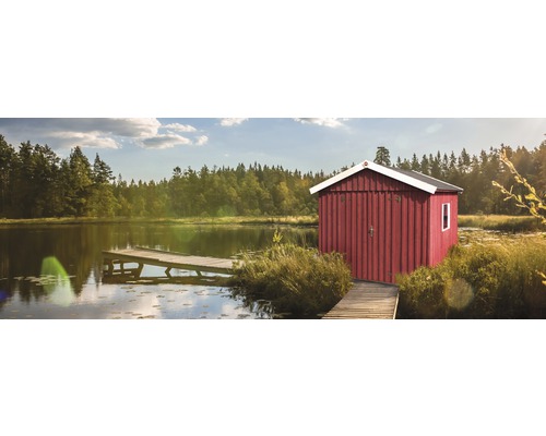 Gartenhaus weka mit Fußboden 277 x 286 cm schwedischrot Rotes Holzhaus mit weißem Dach am See mit Holzsteg und Wald im Hintergrund