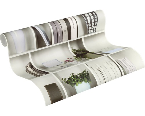 Tapete mit Bücherregalmotiv und verschiedenen Dekorationselementen