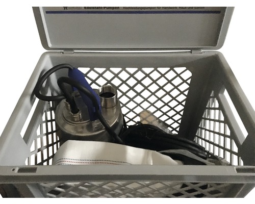 Tiefbrunnenpumpe mit Zubehör in einem Kunststoffbehälter