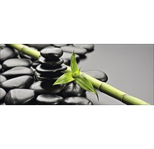 Dekorative Steine ​​mit Bambus