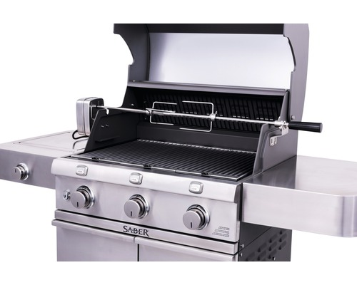 Saber Gasgrill mit offenem Deckel und Drehspieß