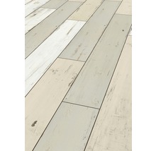 Verlegtes Laminat in Holzoptik