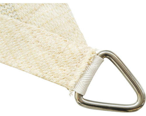 Detail einer Sonnensegel-Ecke mit dreieckigem Metallring