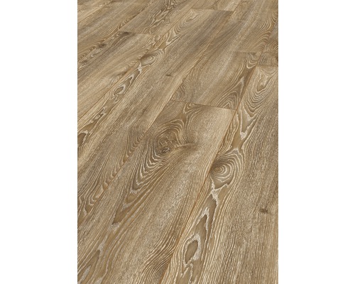 Verlegtes Laminat mit Holzoptik