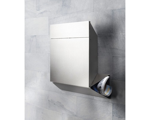 Edelstahl Briefkasten mit Zeitungsfach an der Wand montiert