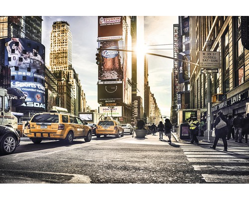 Fototapete Vlies XXL4-008 Times Square 4-tlg. 368 x 248 cm Blick auf eine belebte Stadtstraße mit gelben Taxis, Fußgängern und großen Werbetafeln an den umliegenden Gebäuden.