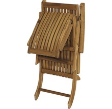 Zusammengeklappter Gartentisch aus Holz