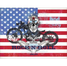 Illustration einer Totenkopf-Motorrad-Collage vor dem Hintergrund der amerikanischen Flagge