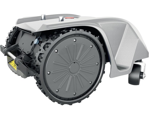 Detailansicht eines Rasenmähroboters mit großen Rädern